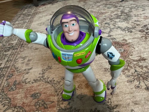 Buzz lightyear toy story - lightyear,